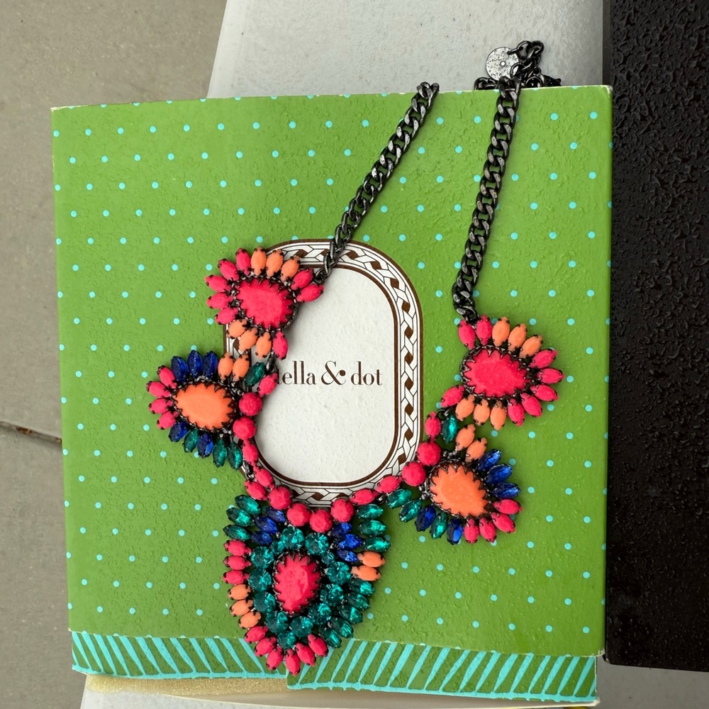 Stella & Dot Multicolor Floral Necklace like new with box